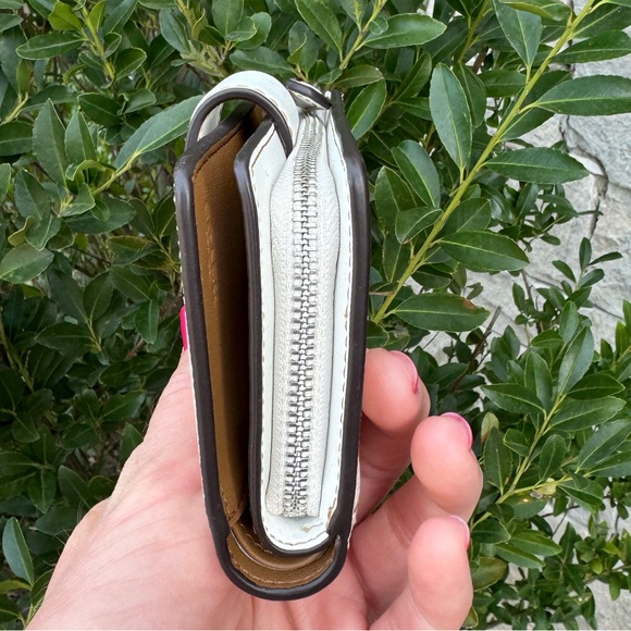 🌴 Brand 🆕 Coach MEDIUM CORNER ZIP WALLET IN SIGNATURE CANVAS WITH HULA PRINT🌴 - Picture 6 of 13